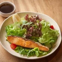 สลัดแซลมอนกริลล์น้ำสลัดบัลซามิค