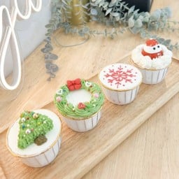 คัพเค้ก 4 ถ้วย ตกแต่งธีมคริสต์มาส