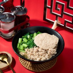 บะหมี่น้ำใสไก่บะช่อทรงเครื่อง