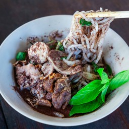 ก๋วยเตี๋ยวเรือเรือหมูน้ำตก ธรรมดา