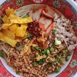 ก๋วยเตี๋ยวไทยยายยอด 2.0 ป่ามะม่วง
