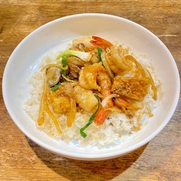 ทะเลผัดพริกไทยดำราดข้าว