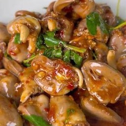 ข้าวราดกระเพราหัวใจไก่