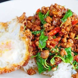 ไอรียาห์ หมู/ไก่ทอดงาซอสมะขาม