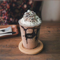 มอคค่า อัลมอนด์ฟัดจ์ + วิปครีม (ปั่น)