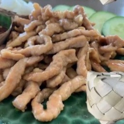 ข้าวเหนียวหมูทอดวังหลัง