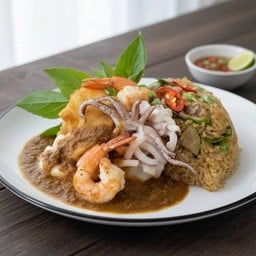 ข้าวผัดเขียวหวานทะเล