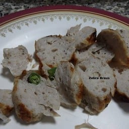 โรบิน ไส้กรอกอีสาน ตลาดลานทราย