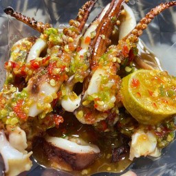 หมึกย่าง รสเด็ด ( แม่แก้ว พหล24)