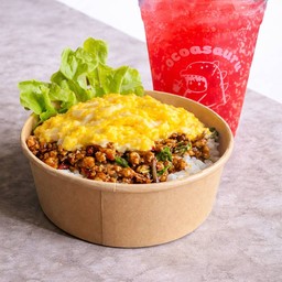 ข้าวกะเพราหมูสับพริกแห้งไข่ข้นลาวา+น้ำสตรอเบอรี่โซดา