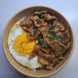 ข้าวกะเพราหมูนุ่ม+ไข่ดาว