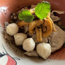 ก๋วยเตี๋ยวเรือ หมูชาบูกากเจียวลาวา