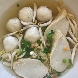 เกาเหลาลูกชิ้นปลา + ข้าวสวย