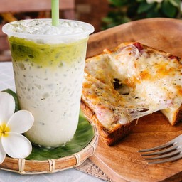 ชาเขียวเย็น/ปังพิซซ่าชีส