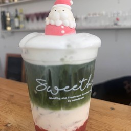 สตอเบอรี่ชาเขียวซานต้า