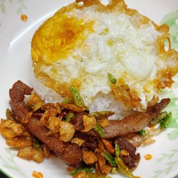 ข้าวหมูแดดเดียวทอดพริกกระเทียม
