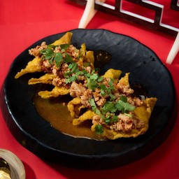 ยำเกี๊ยวไก่ทอด