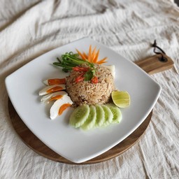 ข้าวผัดน้ำพริกลงเรือไข่เค็ม