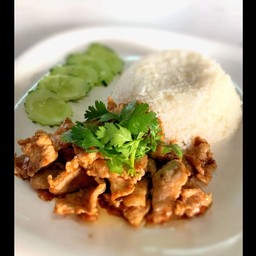 ข้าวหมูกระเทียม