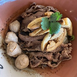 ก๋วยเตี๋ยวเรือ เนื้อพรีเมี่ยมกากเจียวลาวา