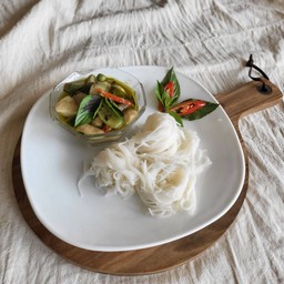 ขนมจีนแกงเขียวหวานลูกชิ้นปลา