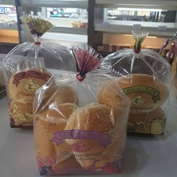 ปังไส้สี่ชิ้น (โปรดระบุไส้ สังขยา,ครีม,เผือก,หมูหยอง,ไส้กรอก)