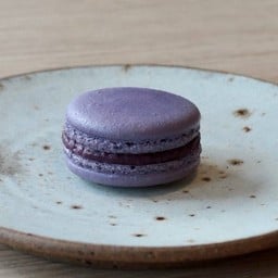 Macaron Blackcurrant 1 pcs.