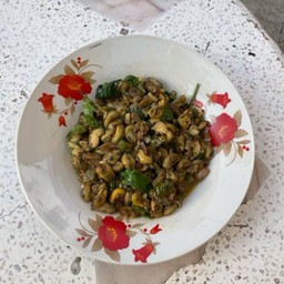 หอยกะพงผัดโหระพา