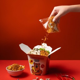 หมี่คลุกไก่ฉีก ทานคู่น้ำพริกกากหมู