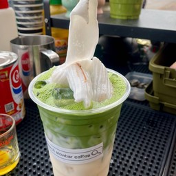 มัทฉะลาเต้มะพร้าวสด