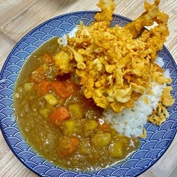 ข้าวแกงกะหรี่กุ้งเทมปุระ