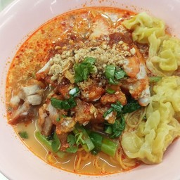 บะหมี่เกี๊ยวหมูกรอบต้มยำ