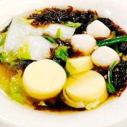 แกงจืด วุ้นเส้น เต้าหู้ไข่1แท่ง+สาหร่าย+ลูกชิ้นหมู3ลูก+ผักกาดขาว