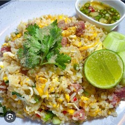 กระเพราไฮโซซ้ออุ๋ม สาขา4