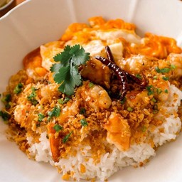 ข้าวผัดไข่ข้นกุ้งกระเทียม