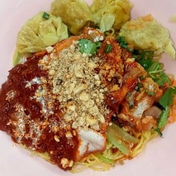 บะหมี่เกี๊ยวต้มยำหมูแดง+หมูกรอบ(แห้ง)