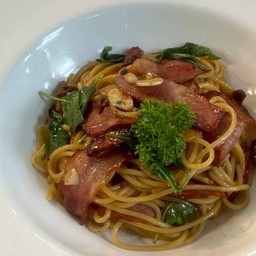 สปาเก็ตตี้ผัดพริกแห้งเบค่อน