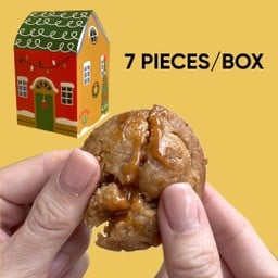 Soft baked caramel macadamia cookies