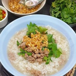 ข้าวต้มทรงเครื่อง ไก่สับ + สาหร่ายวากาเมะ