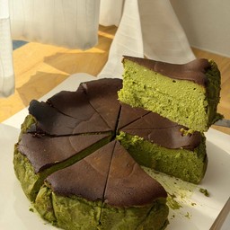 Matcha burnt cheesecake