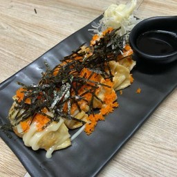 เกี๊ยวซ่าสลัดไข่กุ้ง 10 ชิ้น