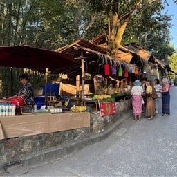 ตลาดห้วยน้ำใส