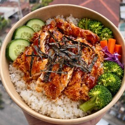 [อร่อยซ่ากับโค้ก] ข้าวไก่กรอบซอสเทอริยากิ +  โค้ก ออริจินัล (กระป๋อง)