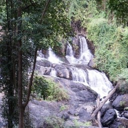 น้ำตกผาเสื่อ