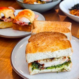 แซนวิชเพสโต้ไก่