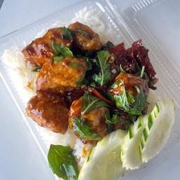 กระเพราหมูเด้ง