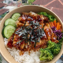 [อร่อยซ่ากับโค้ก] ข้าวไก่กรอบซอสเกาหลี +  โค้ก ออริจินัล (กระป๋อง)