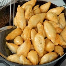 น้องเเบม ลูกชิ้น ทอด ยำ