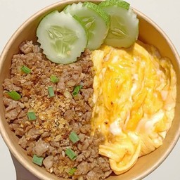 ข้าวไข่ข้นหมูสับกระเทียม
