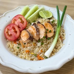 ข้าวผัดแซลม่อนย่าง